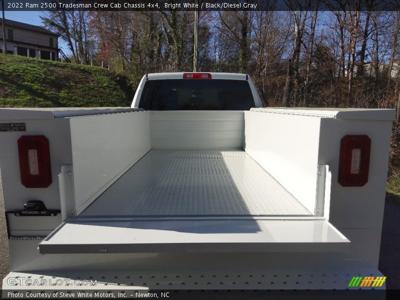 Bright White / Black/Diesel Gray 2022 Ram 2500 Tradesman Crew Cab Chassis 4x4