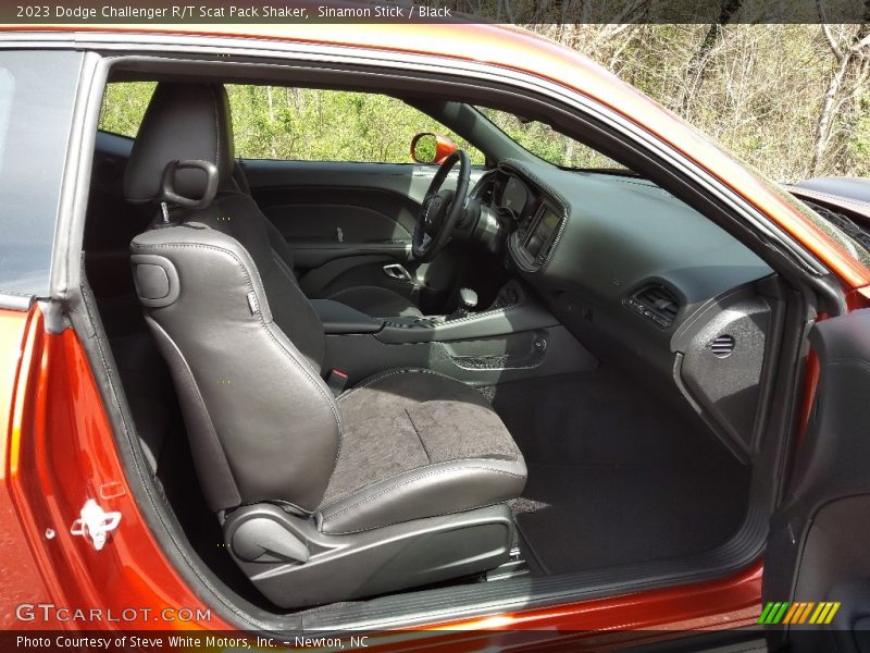 Sinamon Stick / Black 2023 Dodge Challenger R/T Scat Pack Shaker