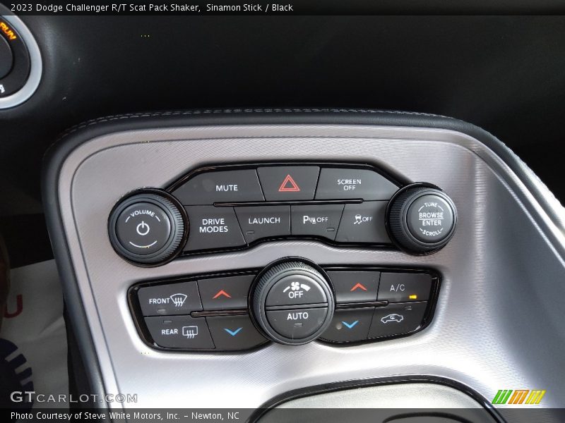 Controls of 2023 Challenger R/T Scat Pack Shaker