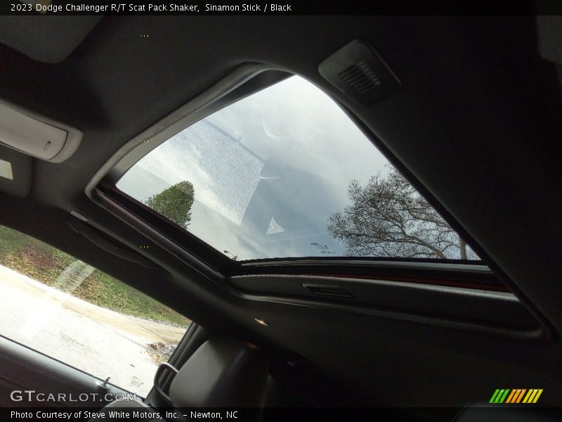 Sinamon Stick / Black 2023 Dodge Challenger R/T Scat Pack Shaker