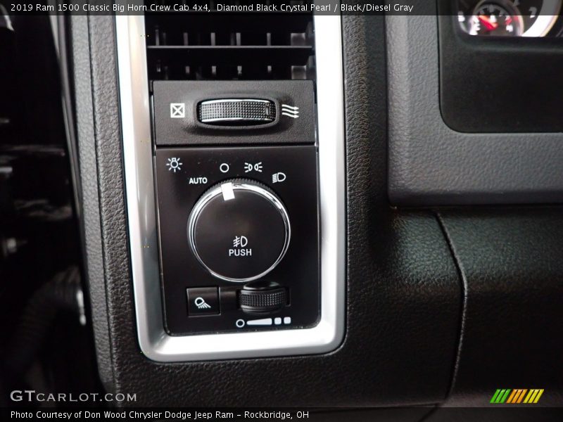 Diamond Black Crystal Pearl / Black/Diesel Gray 2019 Ram 1500 Classic Big Horn Crew Cab 4x4