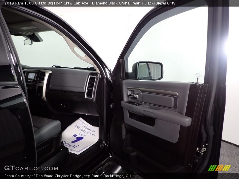 Diamond Black Crystal Pearl / Black/Diesel Gray 2019 Ram 1500 Classic Big Horn Crew Cab 4x4