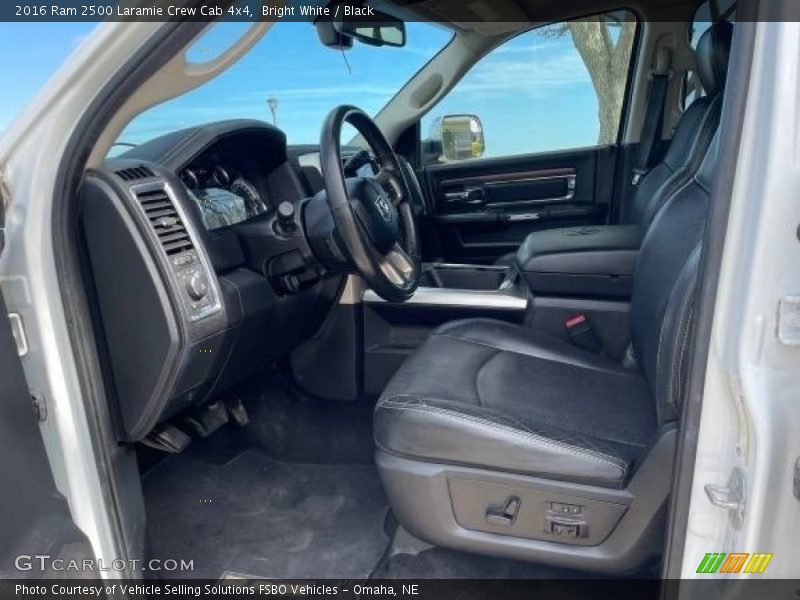 Bright White / Black 2016 Ram 2500 Laramie Crew Cab 4x4