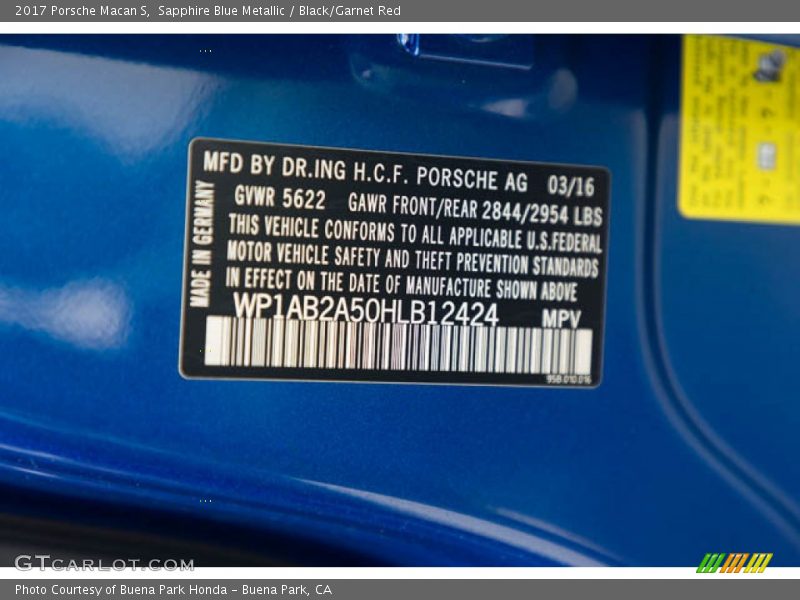 Sapphire Blue Metallic / Black/Garnet Red 2017 Porsche Macan S