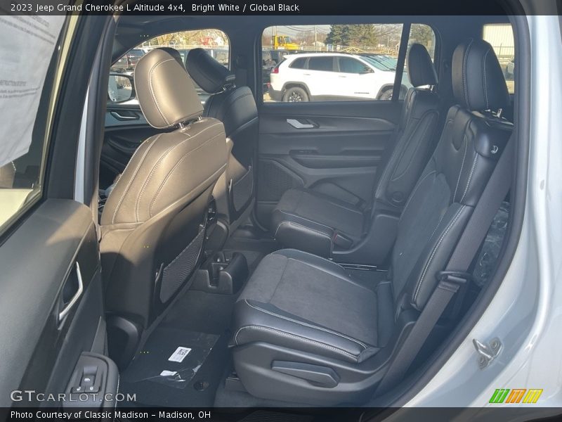 Bright White / Global Black 2023 Jeep Grand Cherokee L Altitude 4x4