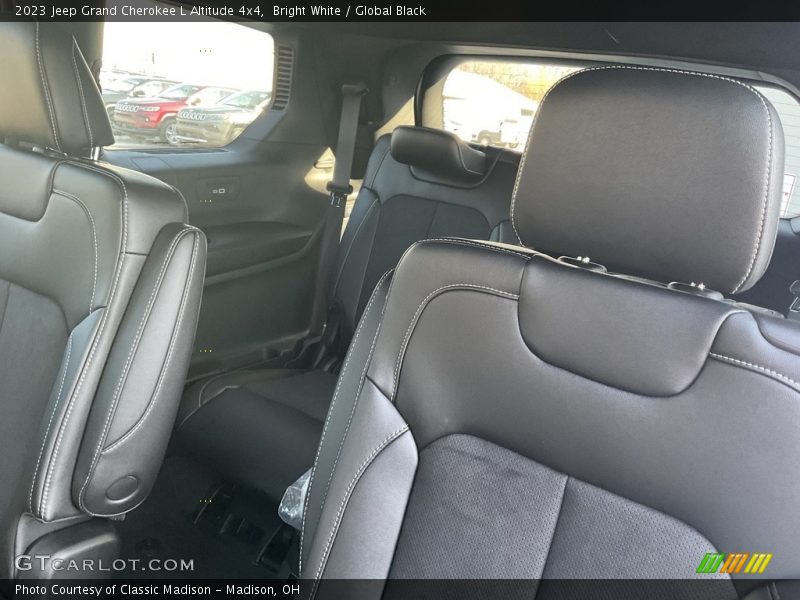 Bright White / Global Black 2023 Jeep Grand Cherokee L Altitude 4x4