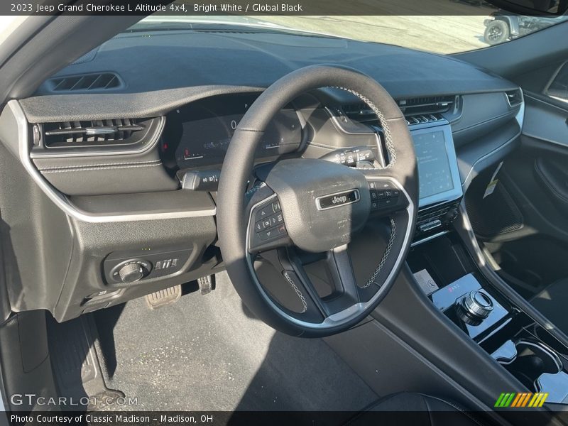 Bright White / Global Black 2023 Jeep Grand Cherokee L Altitude 4x4