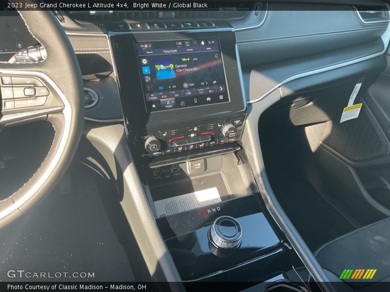Bright White / Global Black 2023 Jeep Grand Cherokee L Altitude 4x4