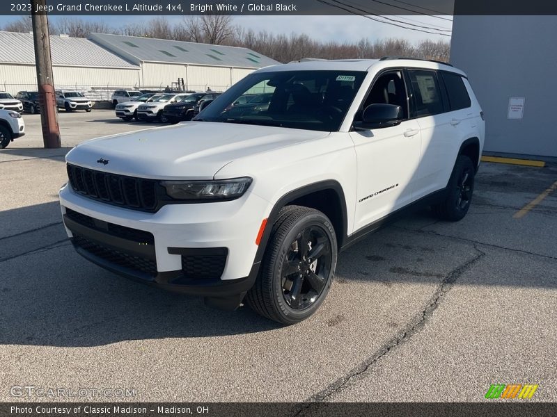 Bright White / Global Black 2023 Jeep Grand Cherokee L Altitude 4x4