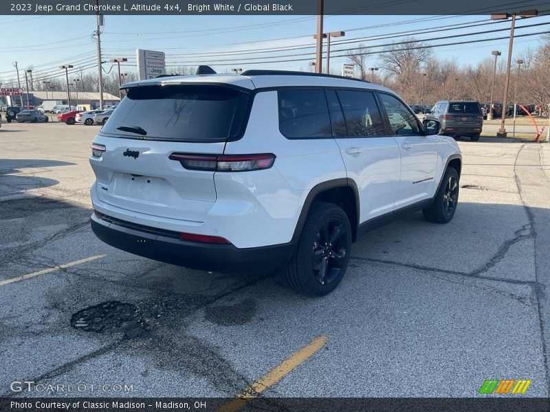 Bright White / Global Black 2023 Jeep Grand Cherokee L Altitude 4x4