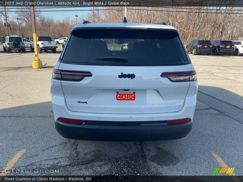 Bright White / Global Black 2023 Jeep Grand Cherokee L Altitude 4x4