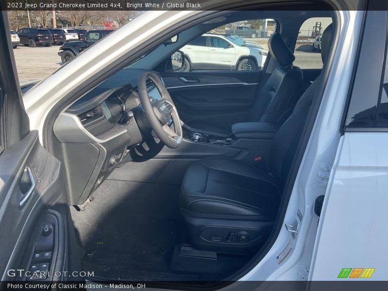 Bright White / Global Black 2023 Jeep Grand Cherokee Limited 4x4
