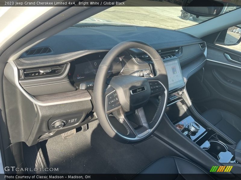 Bright White / Global Black 2023 Jeep Grand Cherokee Limited 4x4