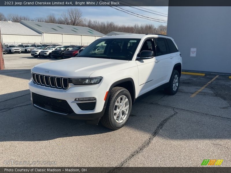Bright White / Global Black 2023 Jeep Grand Cherokee Limited 4x4