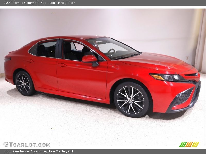 Supersonic Red / Black 2021 Toyota Camry SE