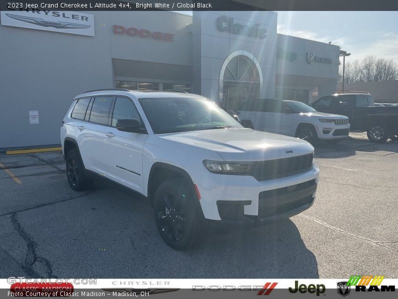 Bright White / Global Black 2023 Jeep Grand Cherokee L Altitude 4x4