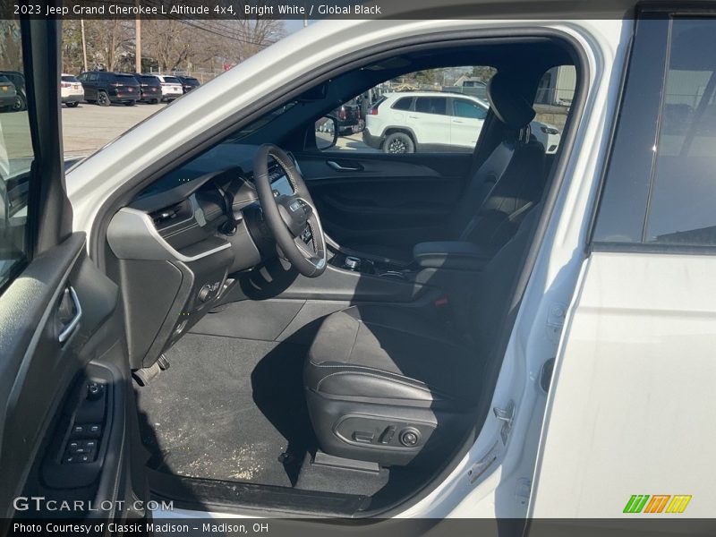 Bright White / Global Black 2023 Jeep Grand Cherokee L Altitude 4x4