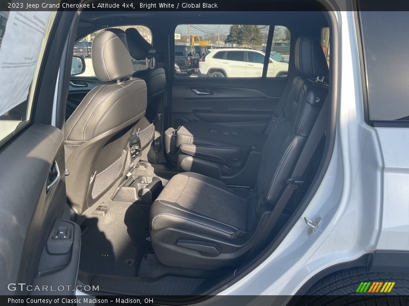 Bright White / Global Black 2023 Jeep Grand Cherokee L Altitude 4x4