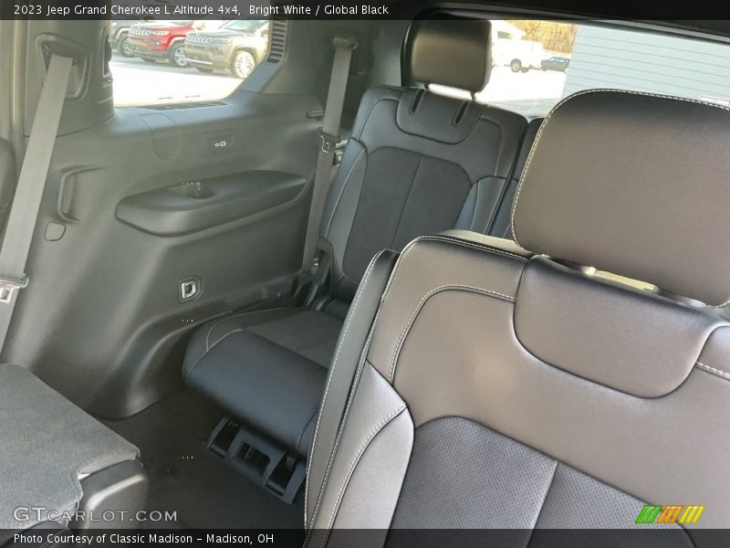 Bright White / Global Black 2023 Jeep Grand Cherokee L Altitude 4x4