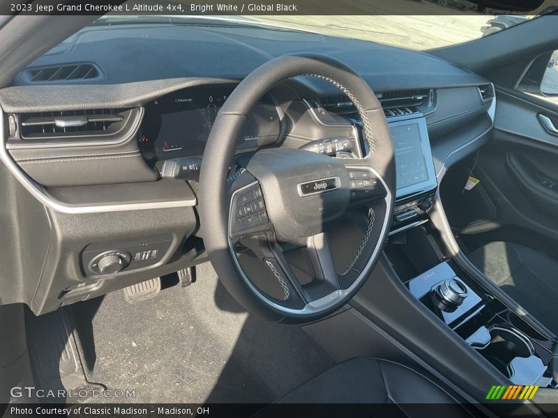 Bright White / Global Black 2023 Jeep Grand Cherokee L Altitude 4x4