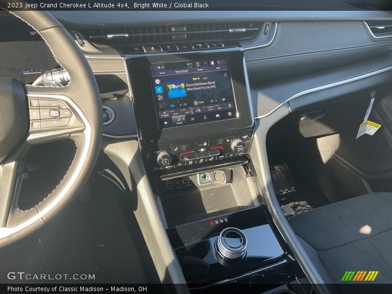 Bright White / Global Black 2023 Jeep Grand Cherokee L Altitude 4x4