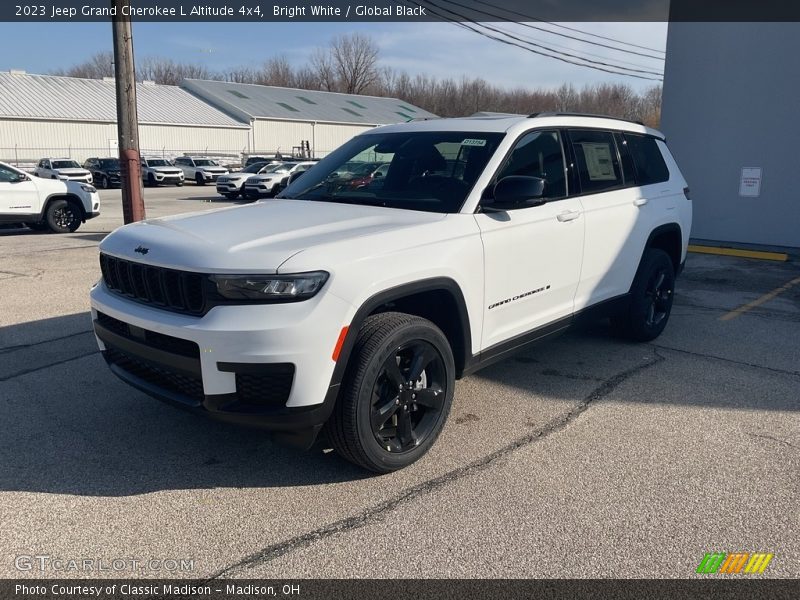 Bright White / Global Black 2023 Jeep Grand Cherokee L Altitude 4x4