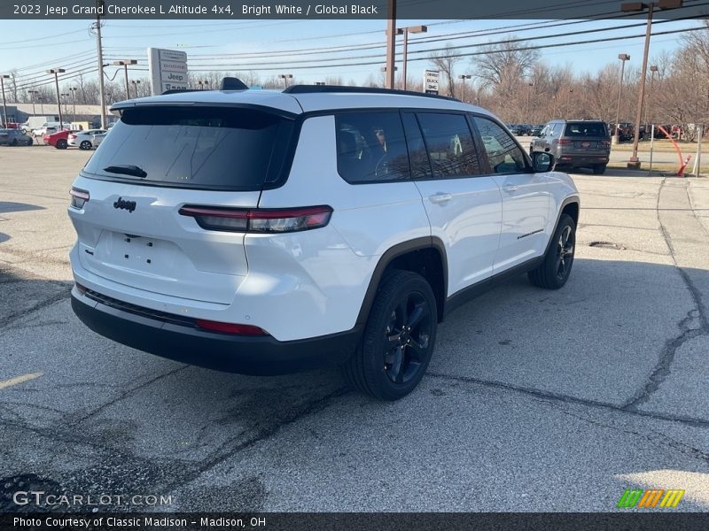 Bright White / Global Black 2023 Jeep Grand Cherokee L Altitude 4x4