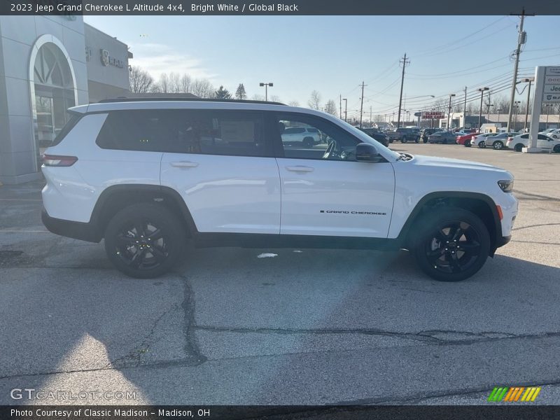 Bright White / Global Black 2023 Jeep Grand Cherokee L Altitude 4x4