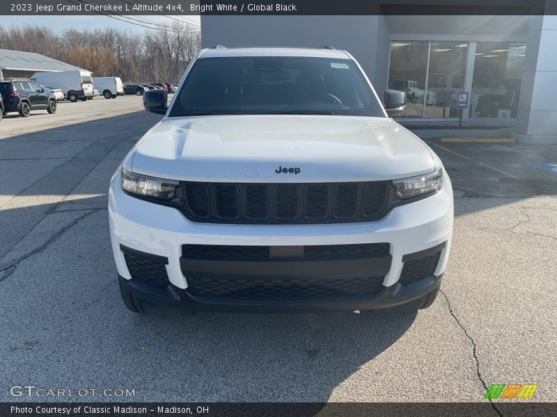 Bright White / Global Black 2023 Jeep Grand Cherokee L Altitude 4x4