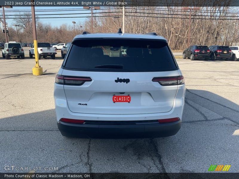 Bright White / Global Black 2023 Jeep Grand Cherokee L Altitude 4x4