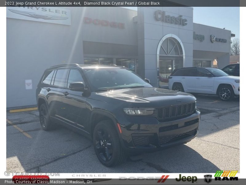 Diamond Black Crystal Pearl / Global Black 2023 Jeep Grand Cherokee L Altitude 4x4