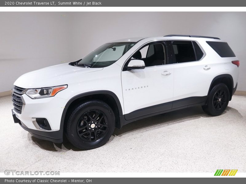 Front 3/4 View of 2020 Traverse LT