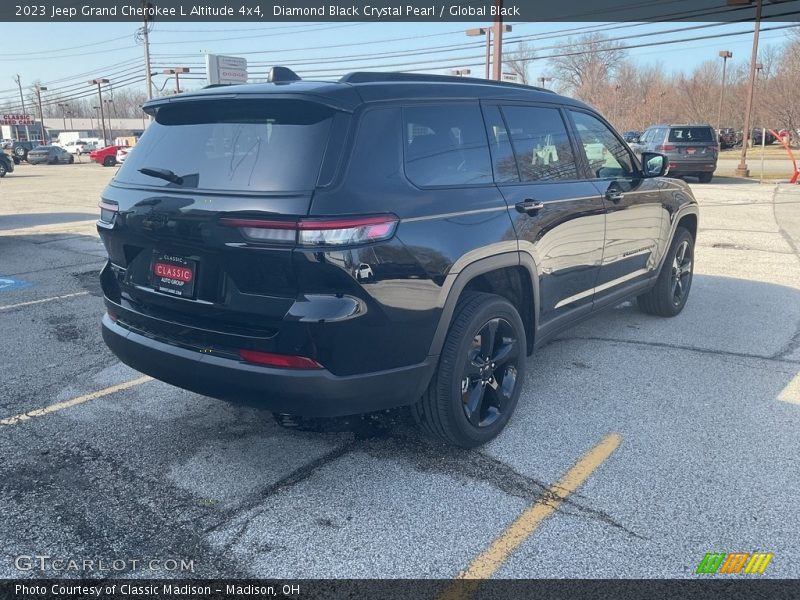 Diamond Black Crystal Pearl / Global Black 2023 Jeep Grand Cherokee L Altitude 4x4