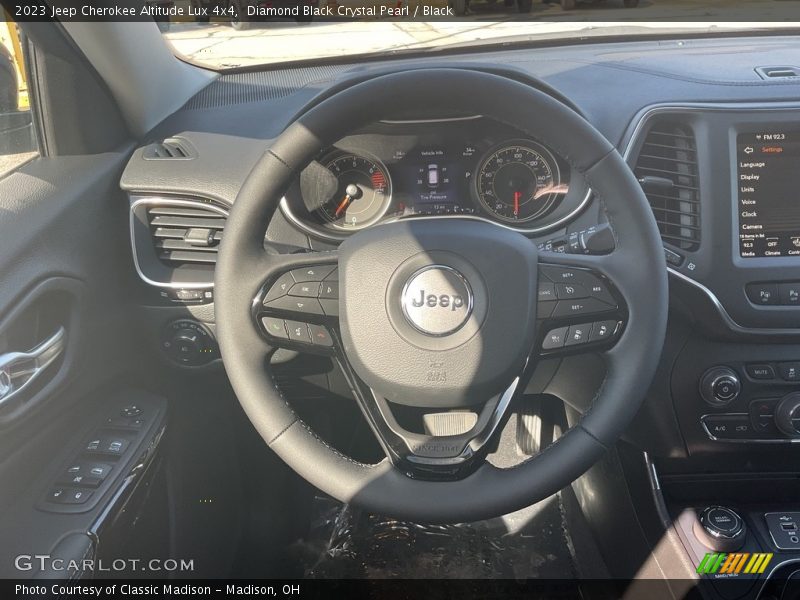 Diamond Black Crystal Pearl / Black 2023 Jeep Cherokee Altitude Lux 4x4