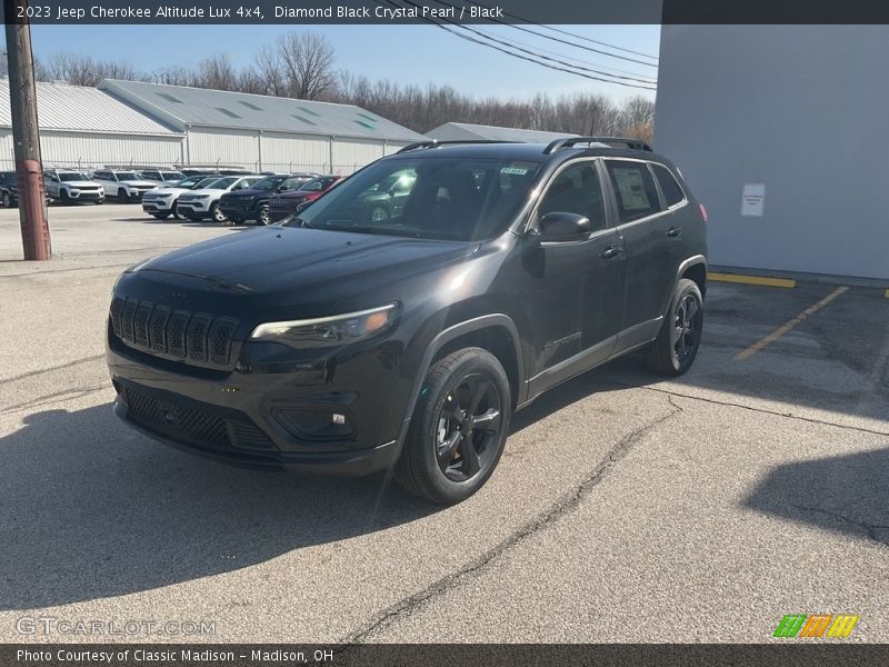 Diamond Black Crystal Pearl / Black 2023 Jeep Cherokee Altitude Lux 4x4