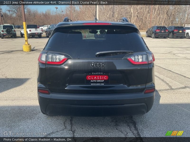 Diamond Black Crystal Pearl / Black 2023 Jeep Cherokee Altitude Lux 4x4