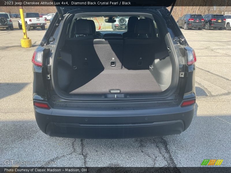 Diamond Black Crystal Pearl / Black 2023 Jeep Cherokee Altitude Lux 4x4