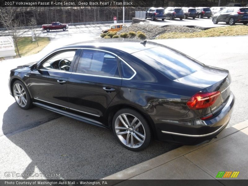 Deep Black Pearl / Titan Black 2017 Volkswagen Passat R-Line Sedan