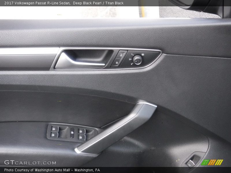 Deep Black Pearl / Titan Black 2017 Volkswagen Passat R-Line Sedan