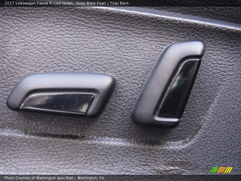 Deep Black Pearl / Titan Black 2017 Volkswagen Passat R-Line Sedan