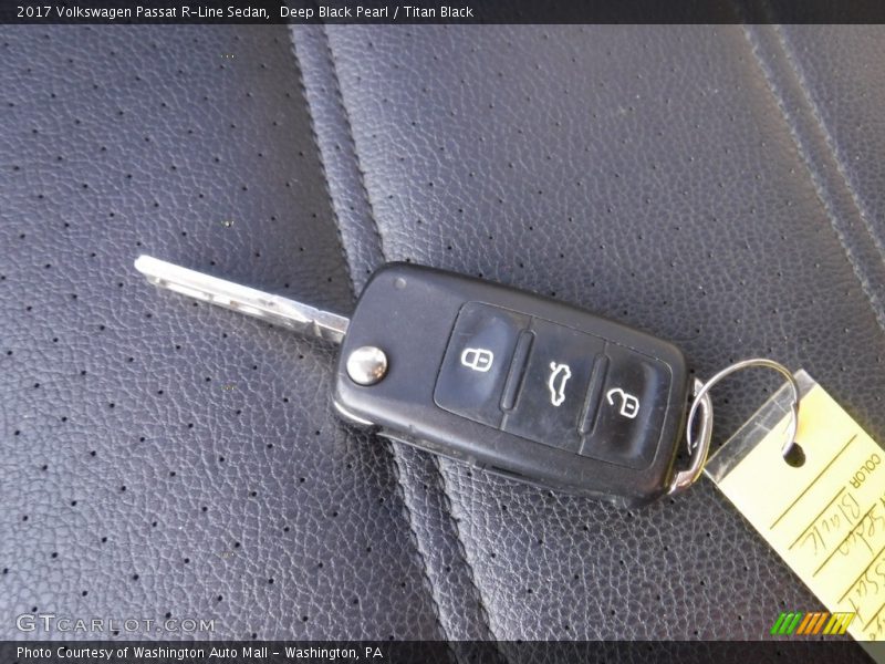 Deep Black Pearl / Titan Black 2017 Volkswagen Passat R-Line Sedan