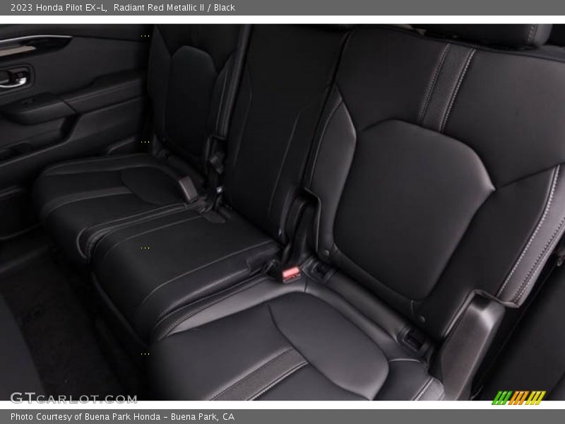 Radiant Red Metallic II / Black 2023 Honda Pilot EX-L