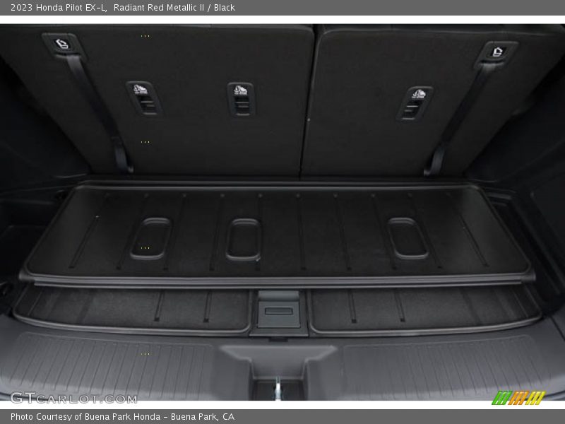 Radiant Red Metallic II / Black 2023 Honda Pilot EX-L