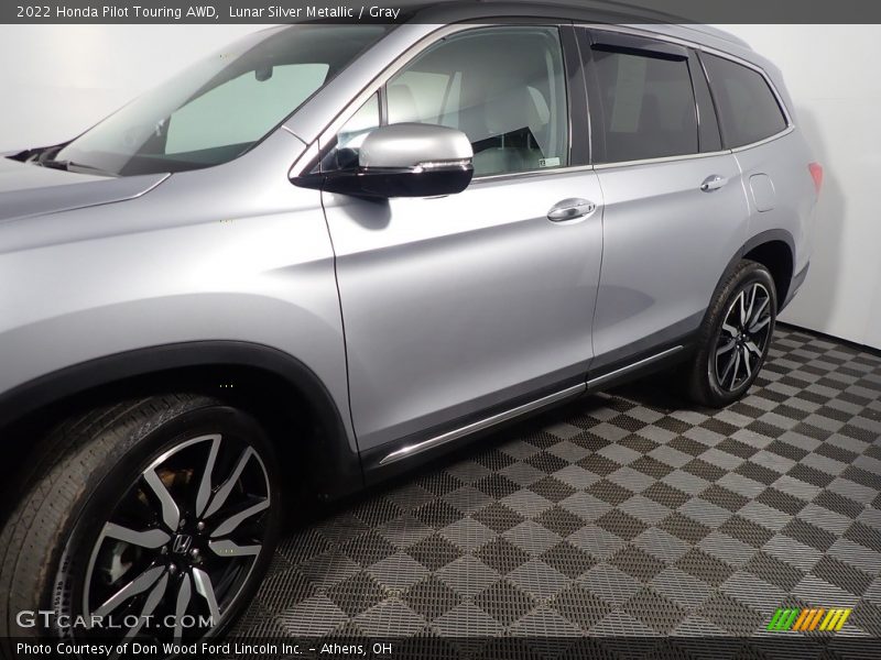 Lunar Silver Metallic / Gray 2022 Honda Pilot Touring AWD