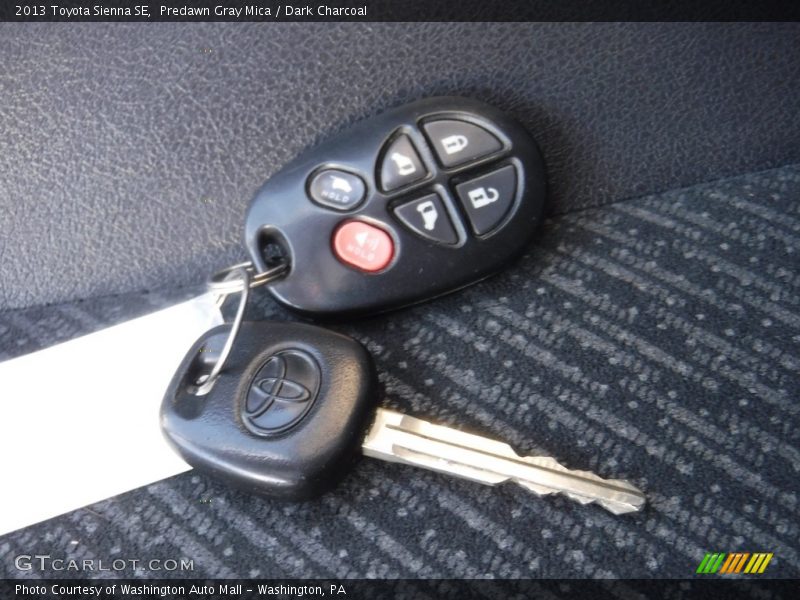 Predawn Gray Mica / Dark Charcoal 2013 Toyota Sienna SE