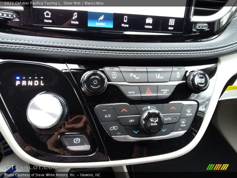 Controls of 2023 Pacifica Touring L
