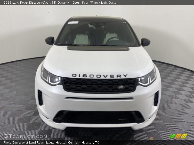 Ostuni Pearl White / Light Oyster 2023 Land Rover Discovery Sport S R-Dynamic