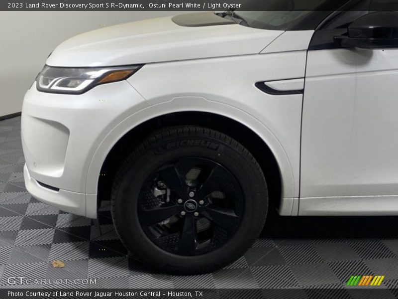 Ostuni Pearl White / Light Oyster 2023 Land Rover Discovery Sport S R-Dynamic