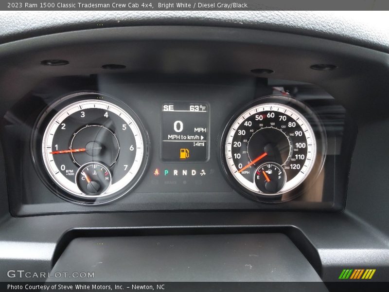  2023 1500 Classic Tradesman Crew Cab 4x4 Classic Tradesman Crew Cab 4x4 Gauges