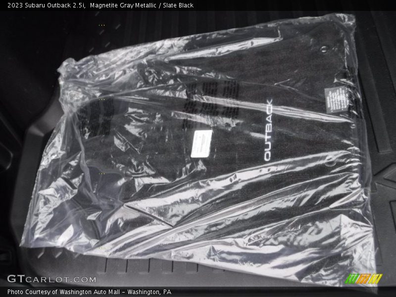 Magnetite Gray Metallic / Slate Black 2023 Subaru Outback 2.5i